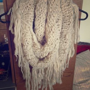 Chunky knit infinity scarf in cream